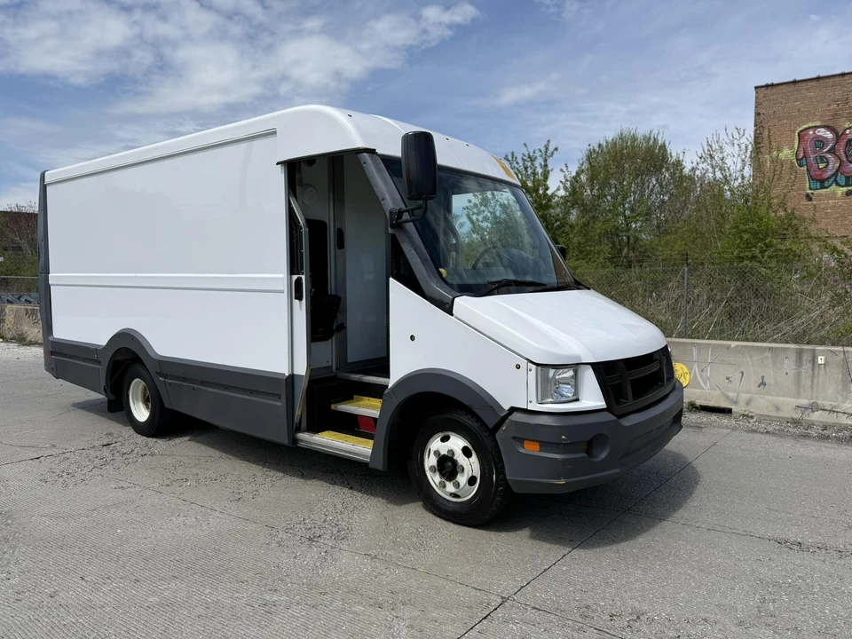 2017 Isuzu Elf - Image 12 of 31