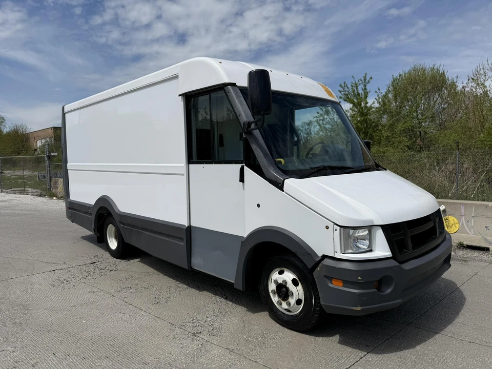 2017 Isuzu Elf - Image 13 of 31