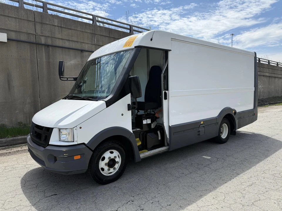 2017 Isuzu Elf - Image 3 of 31