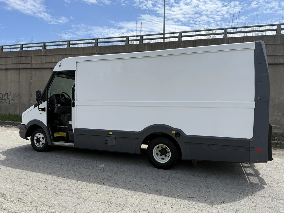 2017 Isuzu Elf - Image 31 of 31