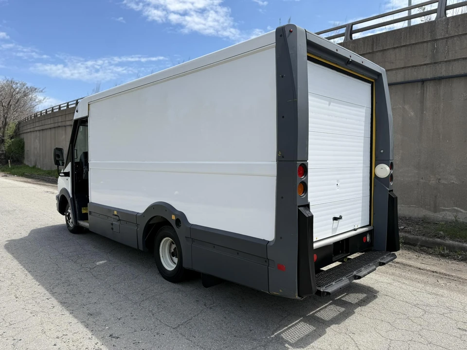2017 Isuzu Elf - Image 29 of 31