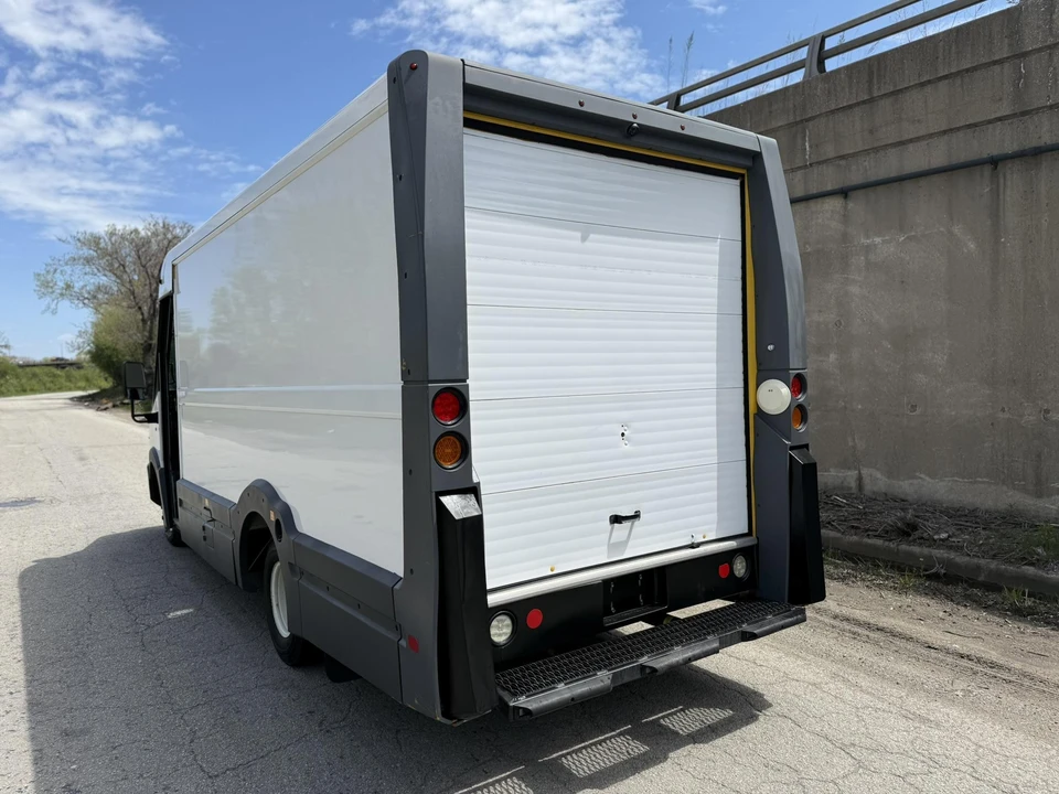 2017 Isuzu Elf - Image 28 of 31