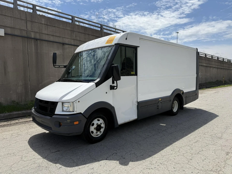 2017 Isuzu Elf - Image 4 of 31