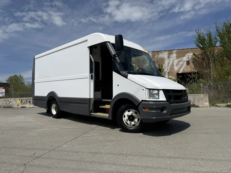 2017 Isuzu Elf - Image 15 of 31