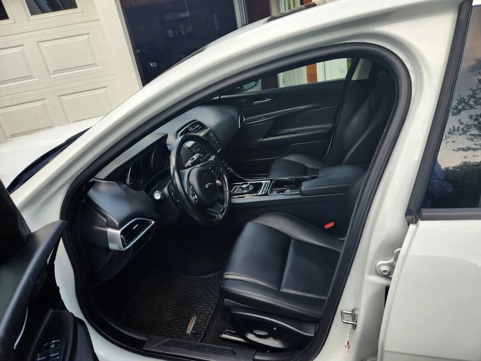 2017 Jaguar XE - Image 11 of 21