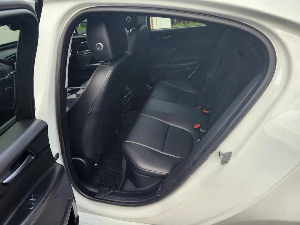 2017 Jaguar XE - Image 12 of 21