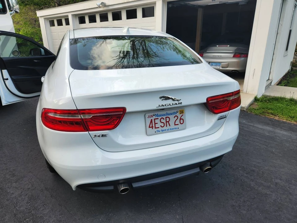 2017 Jaguar XE - Image 14 of 21