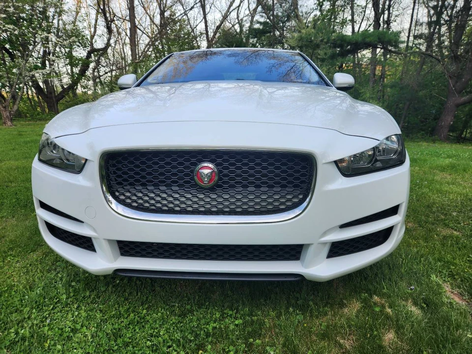 2017 Jaguar XE - Image 3 of 21