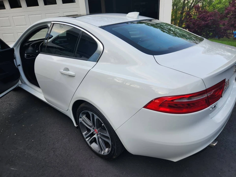2017 Jaguar XE - Image 16 of 21