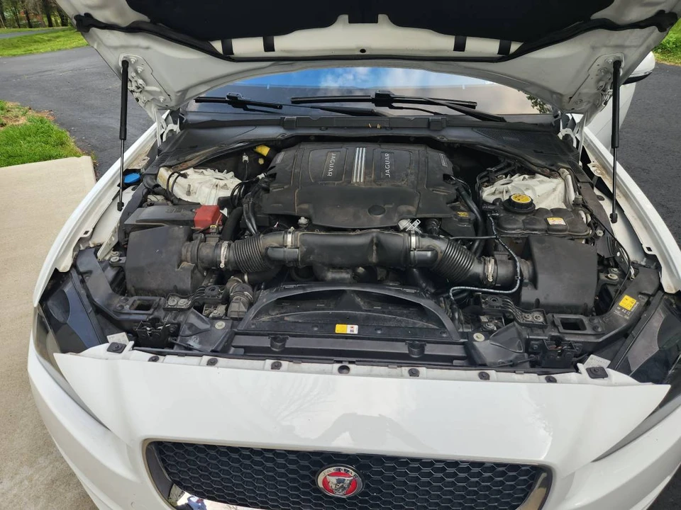 2017 Jaguar XE - Image 18 of 21