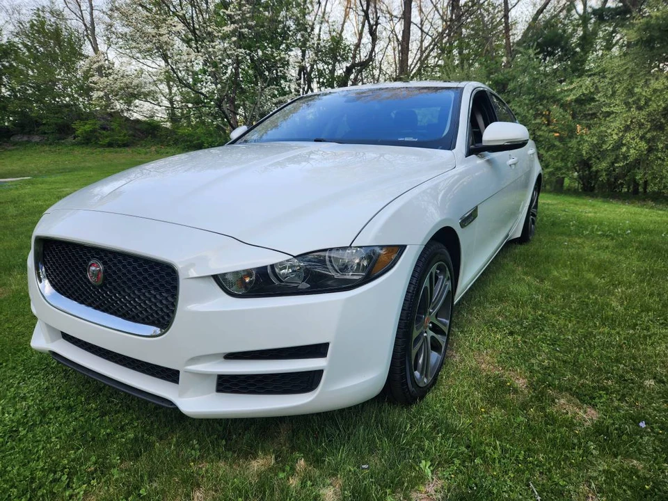 2017 Jaguar XE - Image 2 of 21