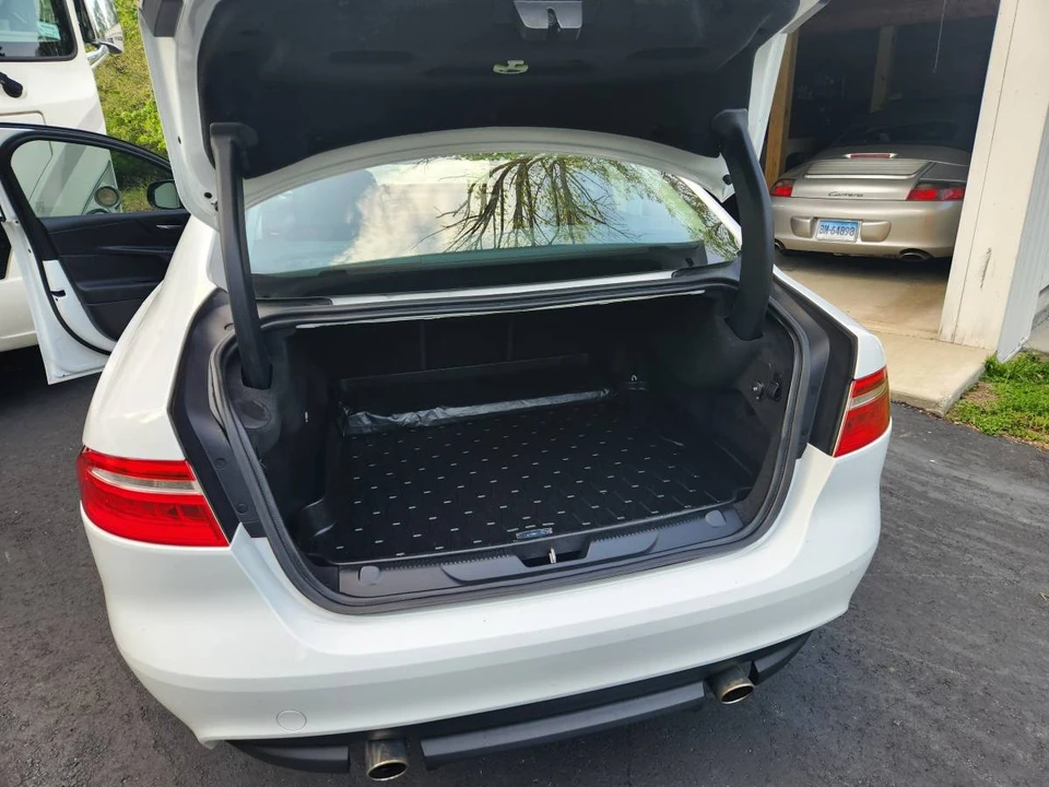 2017 Jaguar XE - Image 15 of 21