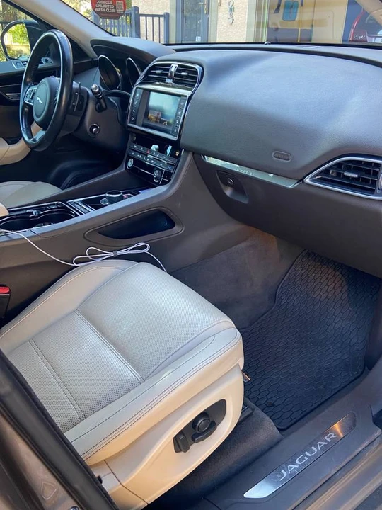 2017 Jaguar F-Pace - Image 11 of 17