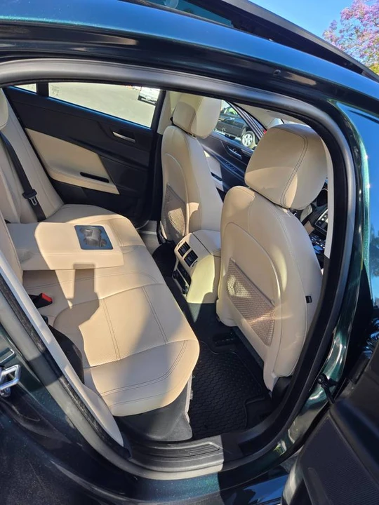 2017 Jaguar XE - Image 12 of 20