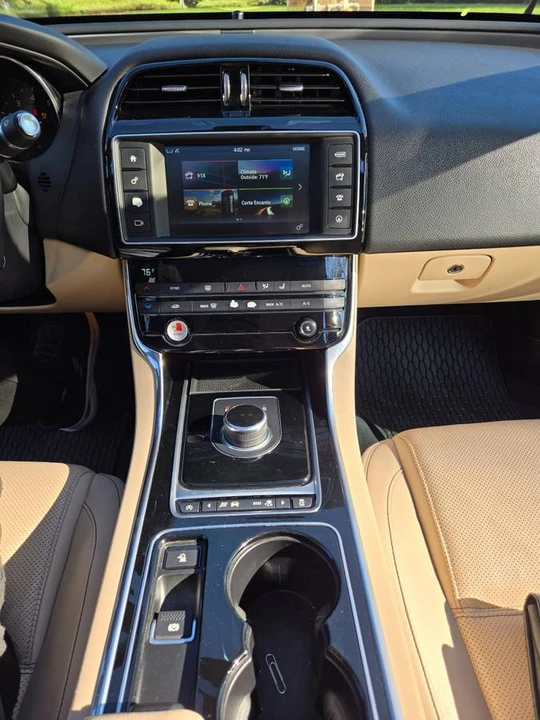 2017 Jaguar XE - Image 15 of 20