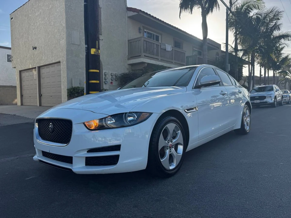 2017 Jaguar XE - Image 2 of 12