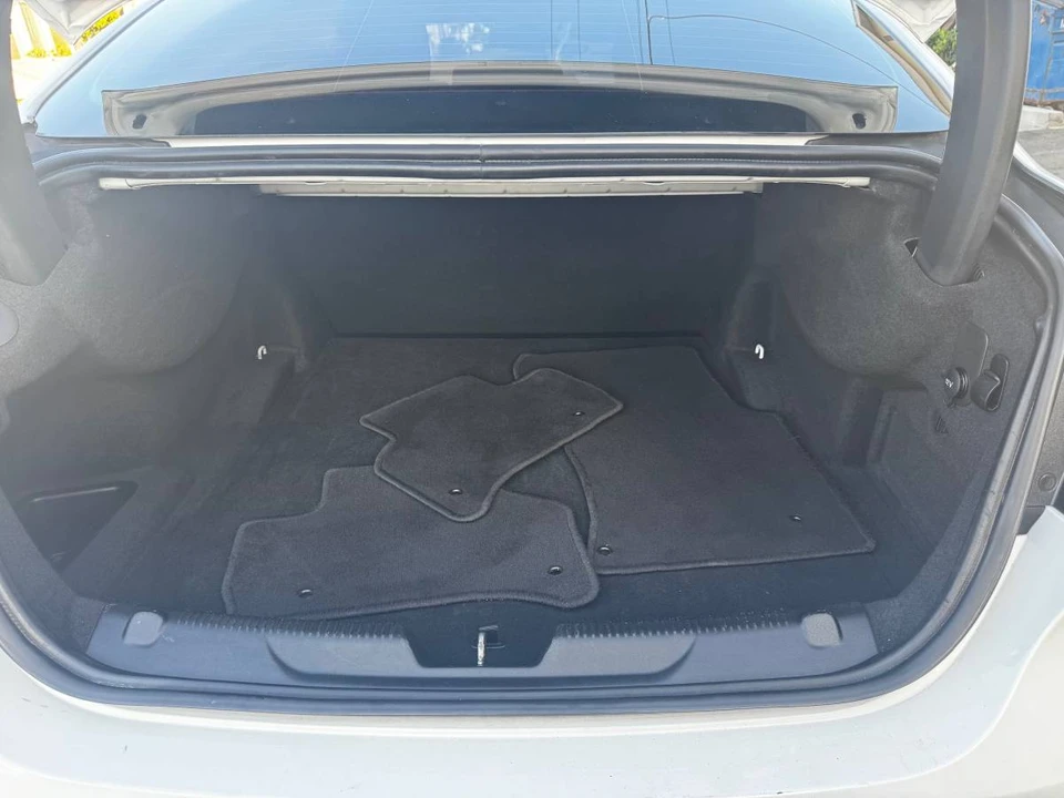 2017 Jaguar XE - Image 6 of 12