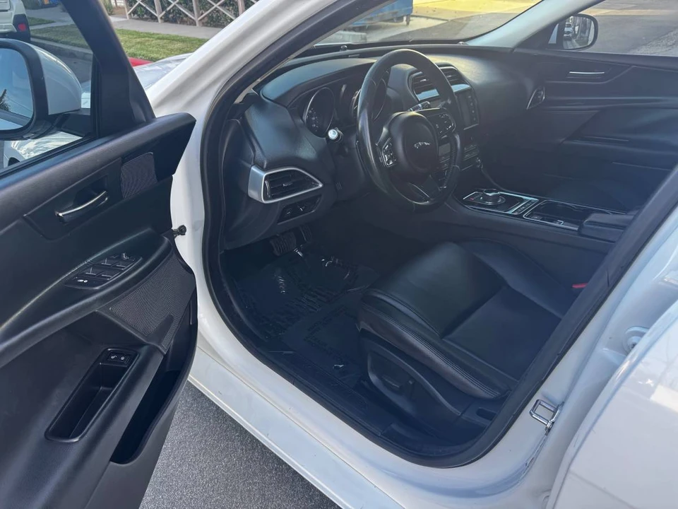 2017 Jaguar XE - Image 12 of 12