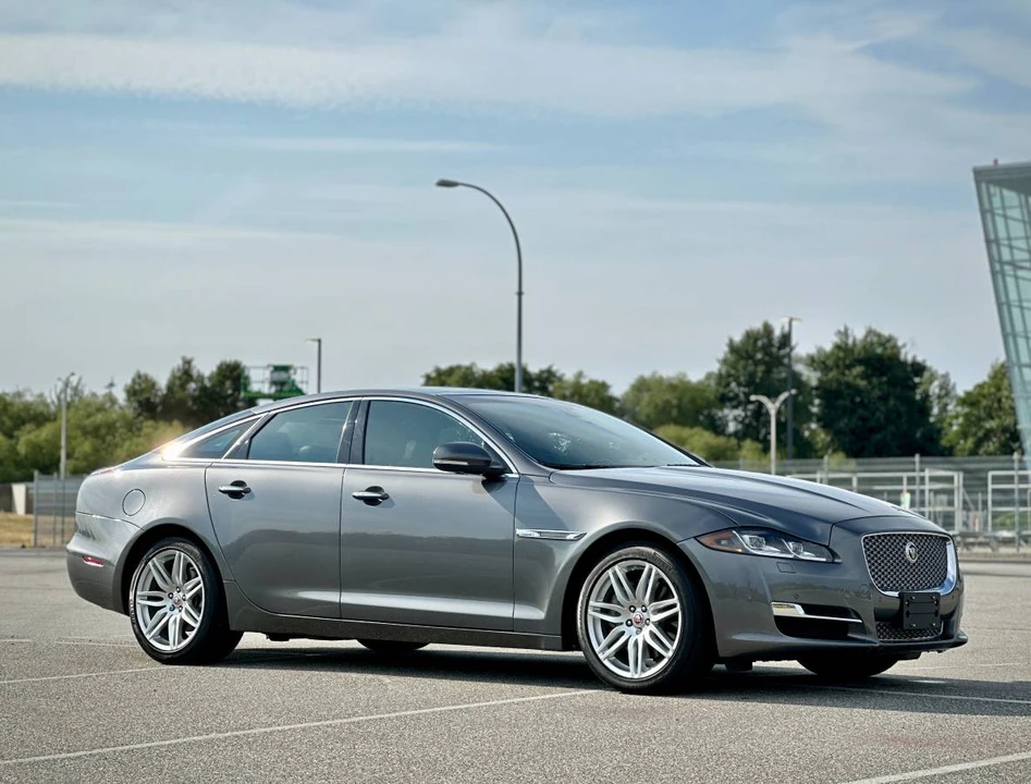 2017 Jaguar X351 XJ - Image 3 of 16