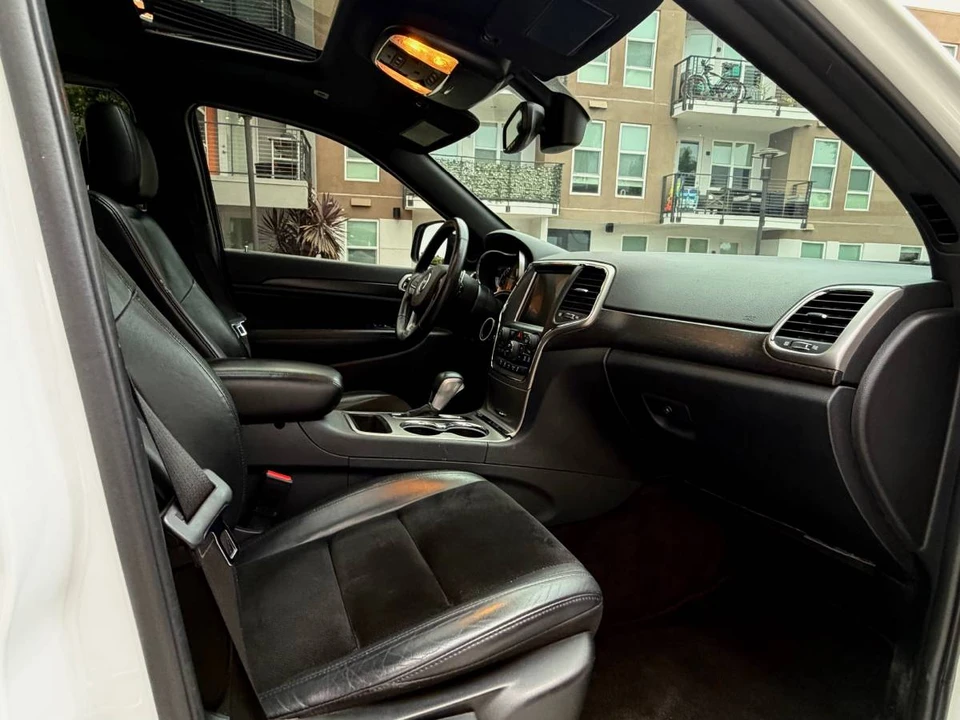 2017 Jeep Wrangler - Image 4 of 11
