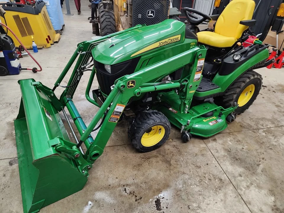 2017 John Deere - Image 2 of 2