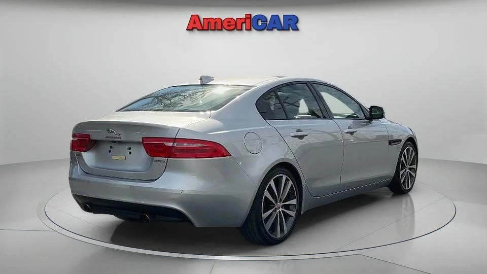 2017 Jaguar XE - Image 5 of 18