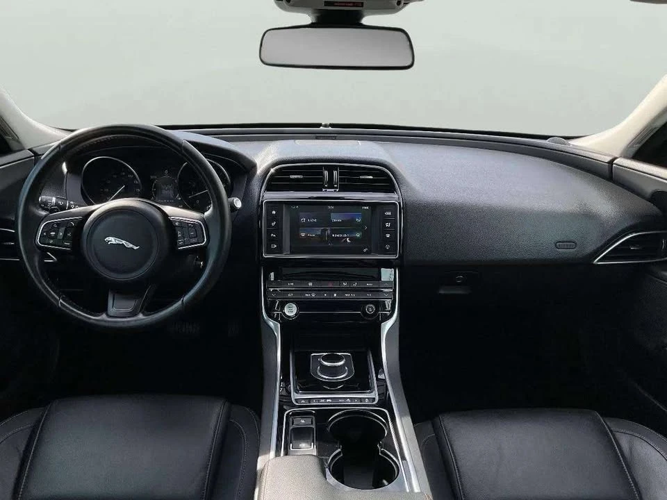 2017 Jaguar XE - Image 9 of 18