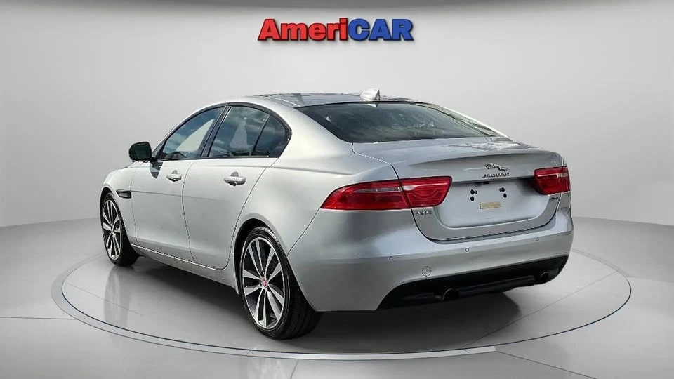 2017 Jaguar XE - Image 7 of 18