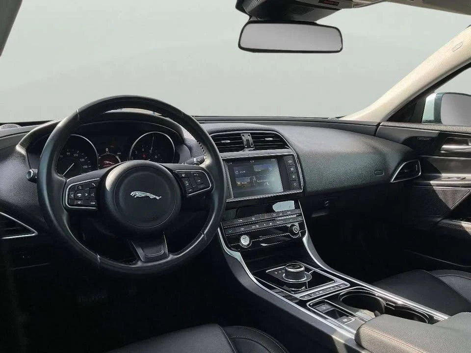 2017 Jaguar XE - Image 11 of 18