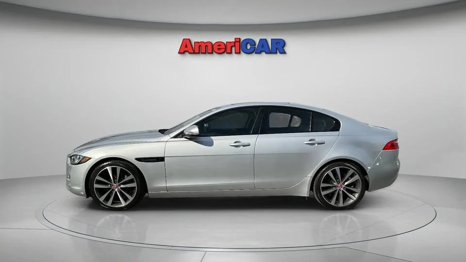 2017 Jaguar XE - Image 8 of 18