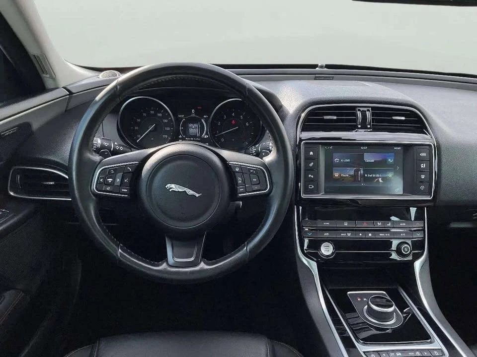 2017 Jaguar XE - Image 10 of 18