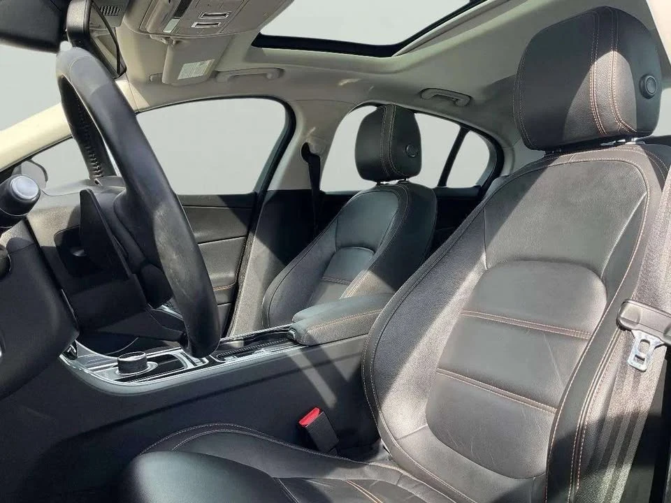 2017 Jaguar XE - Image 13 of 18