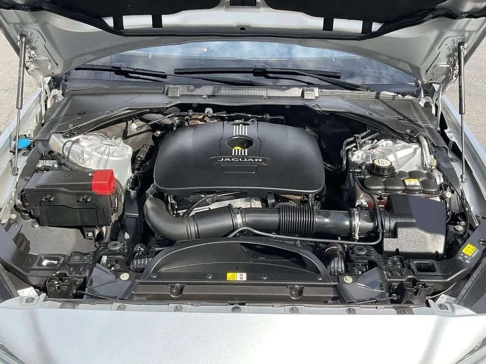 2017 Jaguar XE - Image 18 of 18