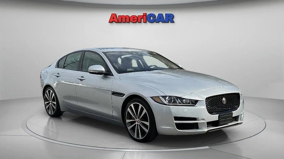 2017 Jaguar XE - Image 3 of 18