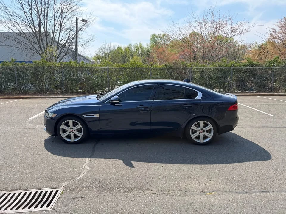 2017 Jaguar XE - Image 2 of 15