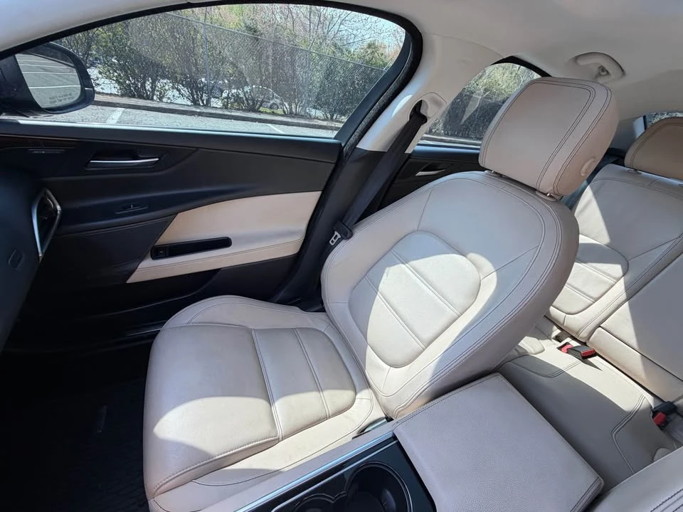 2017 Jaguar XE - Image 11 of 15
