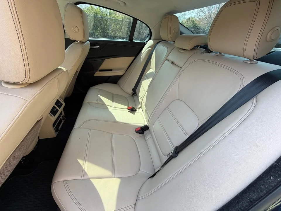 2017 Jaguar XE - Image 12 of 15