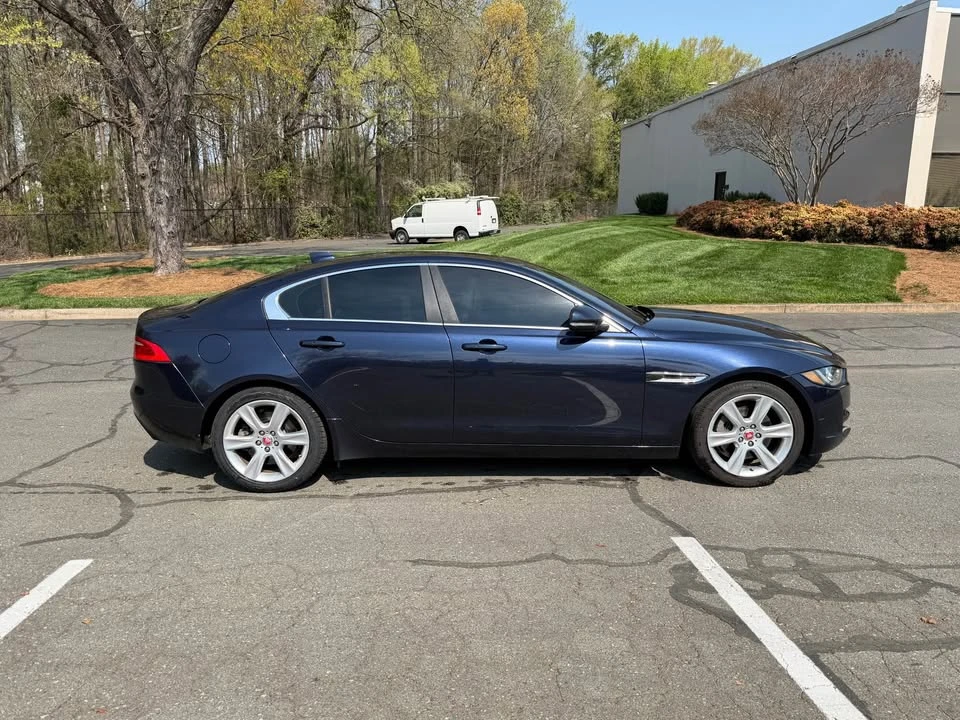 2017 Jaguar XE - Image 6 of 15