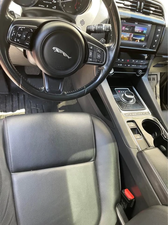 2017 Jaguar F-Pace - Image 7 of 11