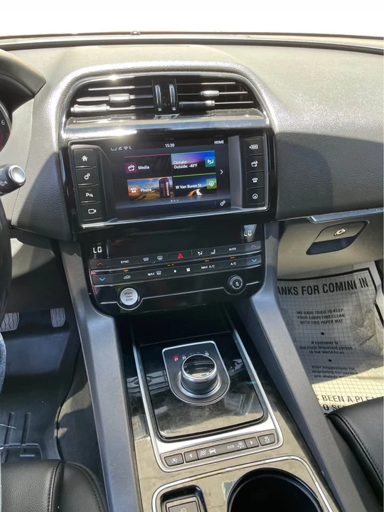 2017 Jaguar F-Pace - Image 9 of 11