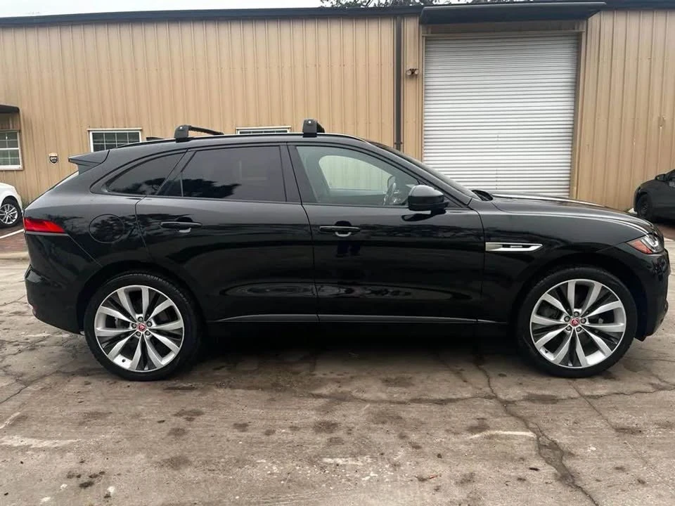 2017 Jaguar E-Pace - Image 4 of 8