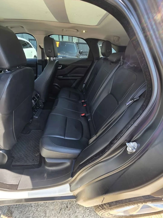 2017 Jaguar E-Pace - Image 6 of 8