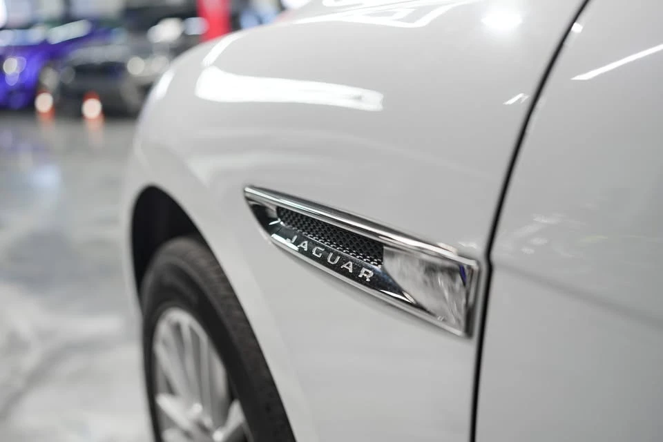 2017 Jaguar F-Pace - Image 14 of 20