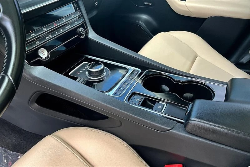 2017 Jaguar F-Pace - Image 14 of 20