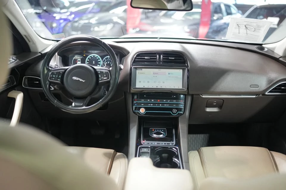2017 Jaguar F-Pace - Image 17 of 20