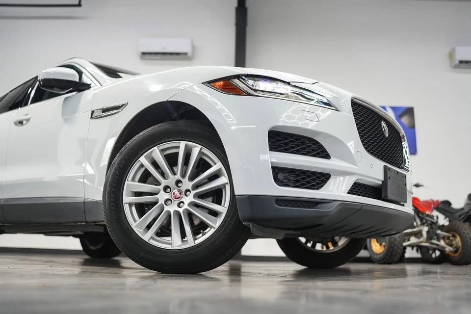 2017 Jaguar F-Pace - Image 2 of 20