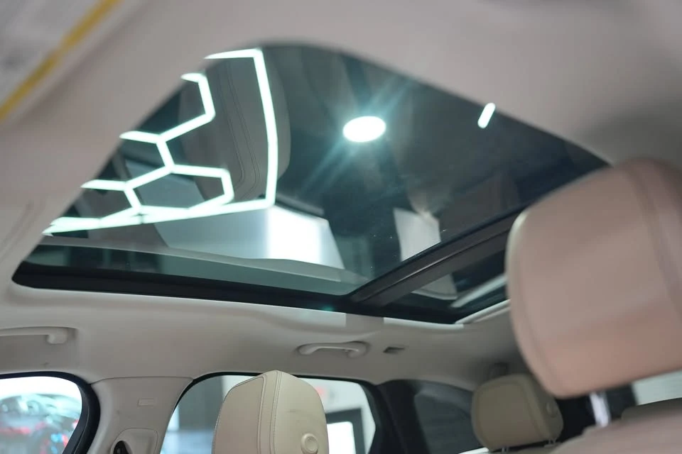 2017 Jaguar F-Pace - Image 18 of 20