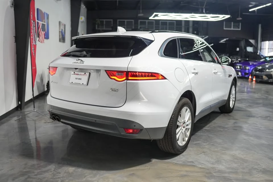 2017 Jaguar F-Pace - Image 10 of 20
