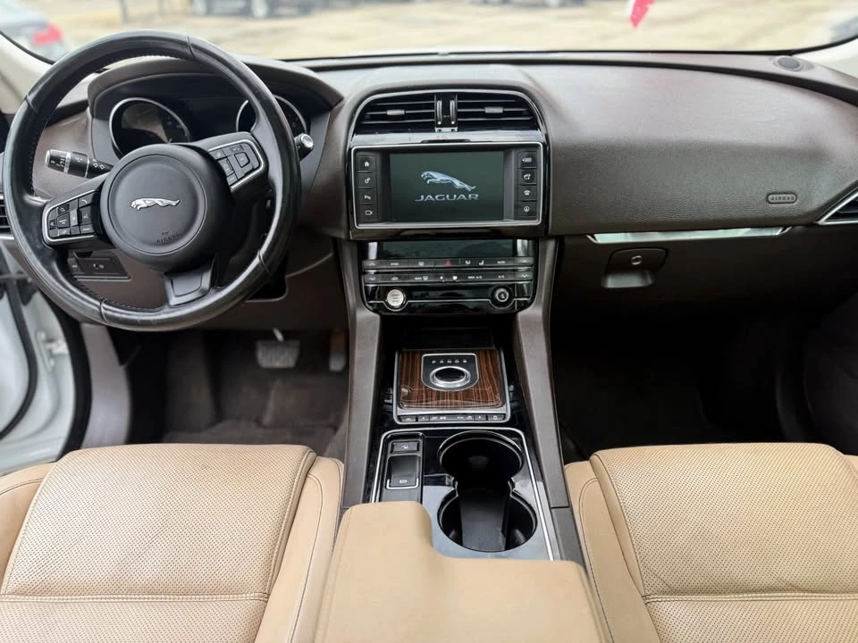 2017 Jaguar F-Pace - Image 9 of 19