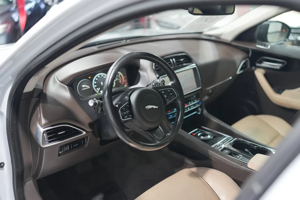 2017 Jaguar F-Pace - Image 16 of 20